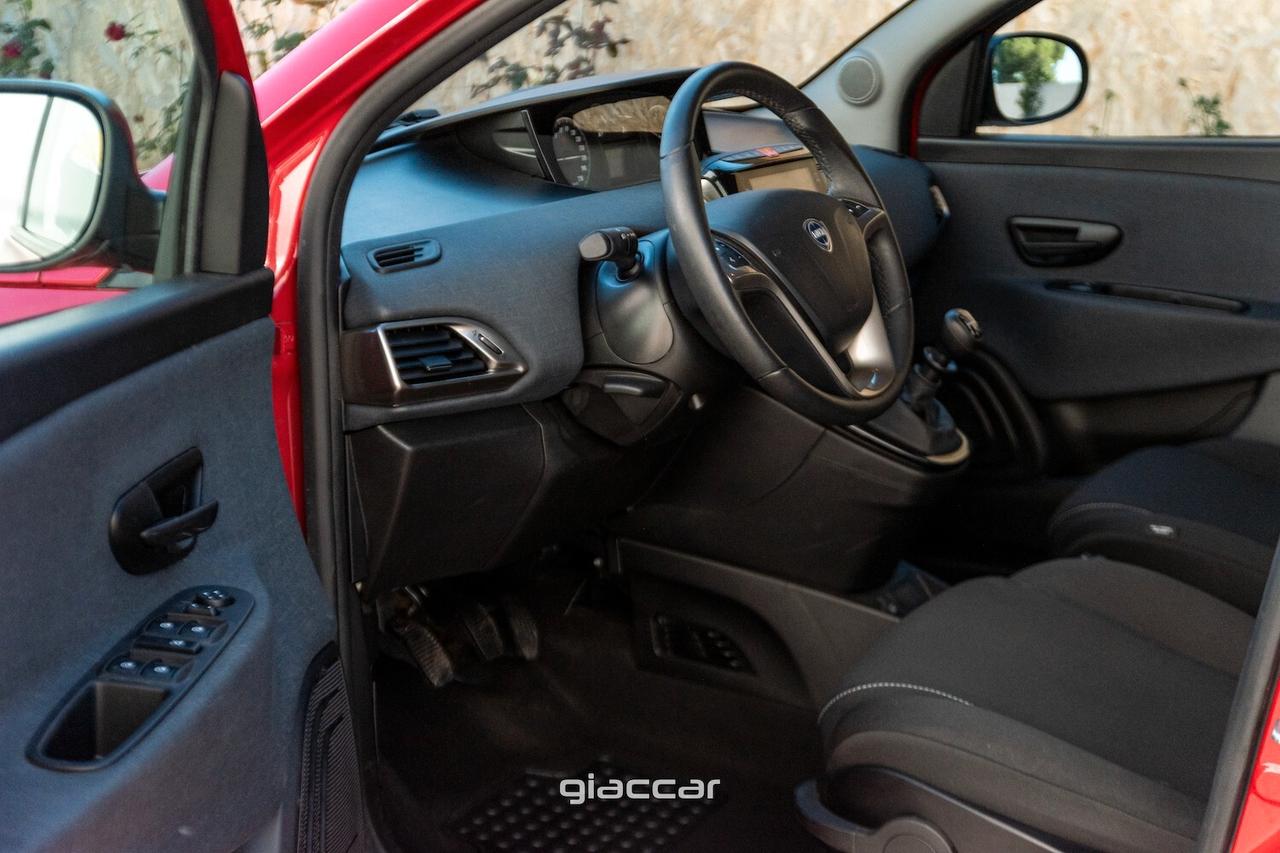 Lancia Ypsilon 1.0 FireFly 5 porte S&S Hybrid Gold