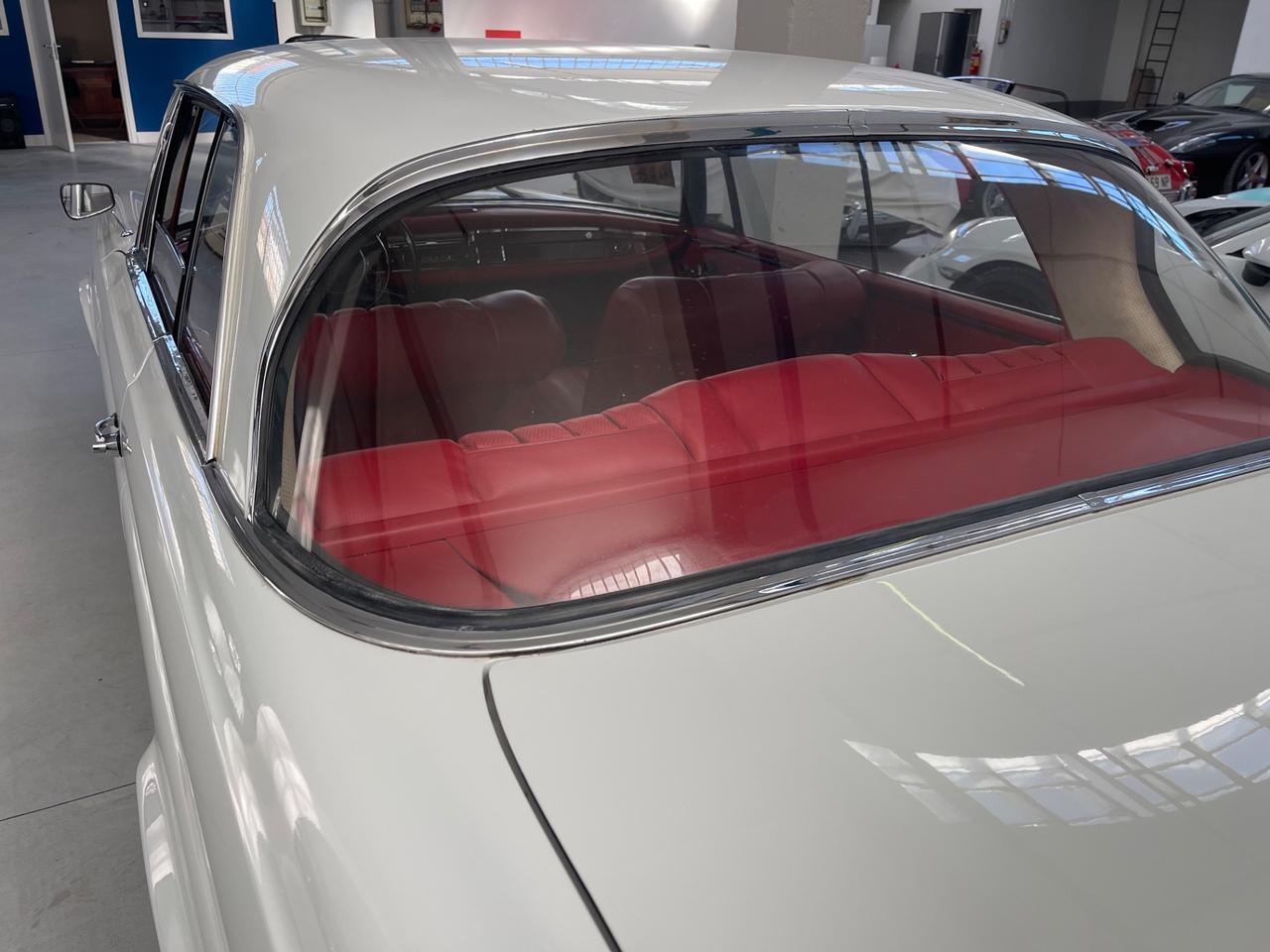 Mercedes-benz 220 W111