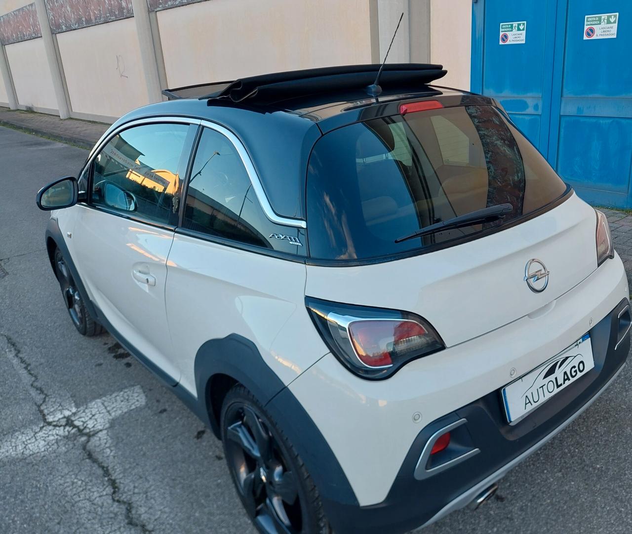 Opel Adam Rocks 1.4 87 CV.. Automatica..NEOPATENTATI