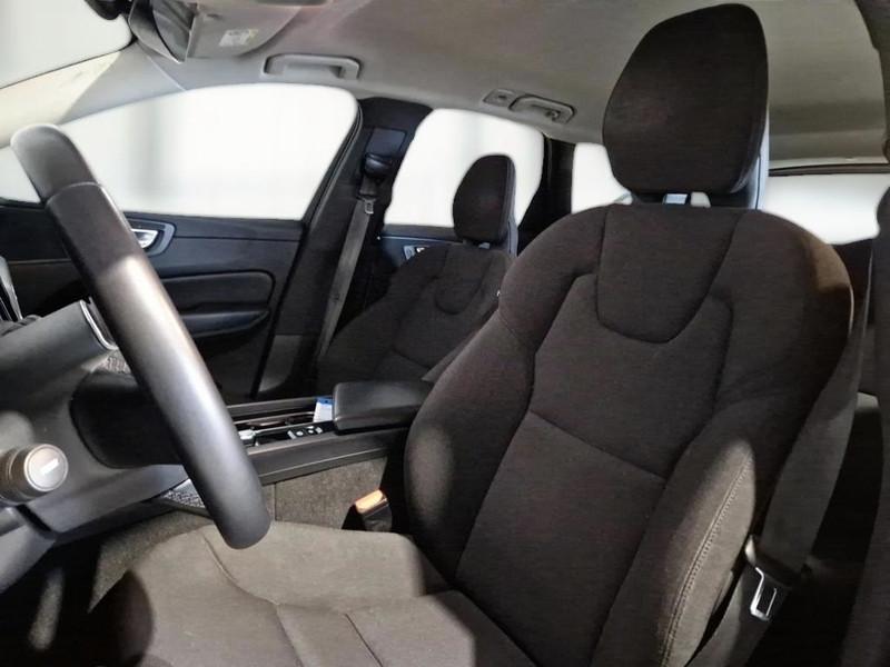 VOLVO XC60 B4 D automatico Momentum Pro