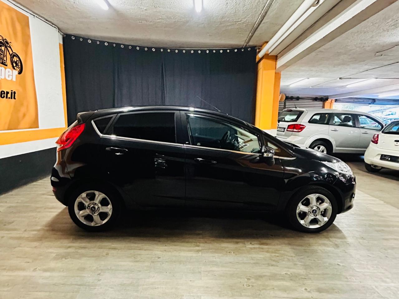 FORD FIESTA 1.4 TDCi CON SOLI 16.603 KM IN CONDIZIONI DA VETRINA.