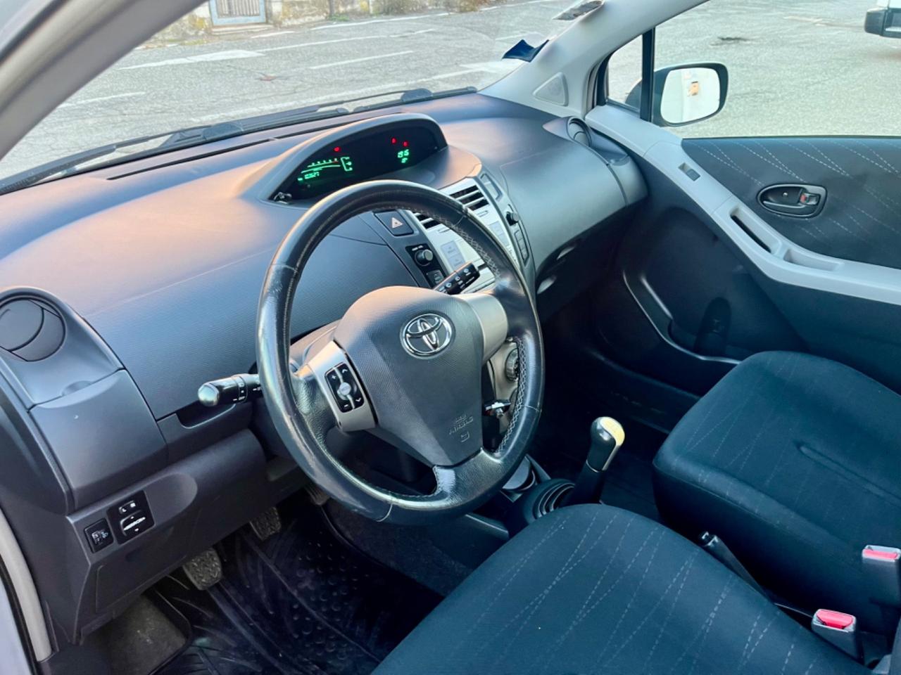 Toyota Yaris 1.3benz 2007 103.000km perfetta per neopatentati