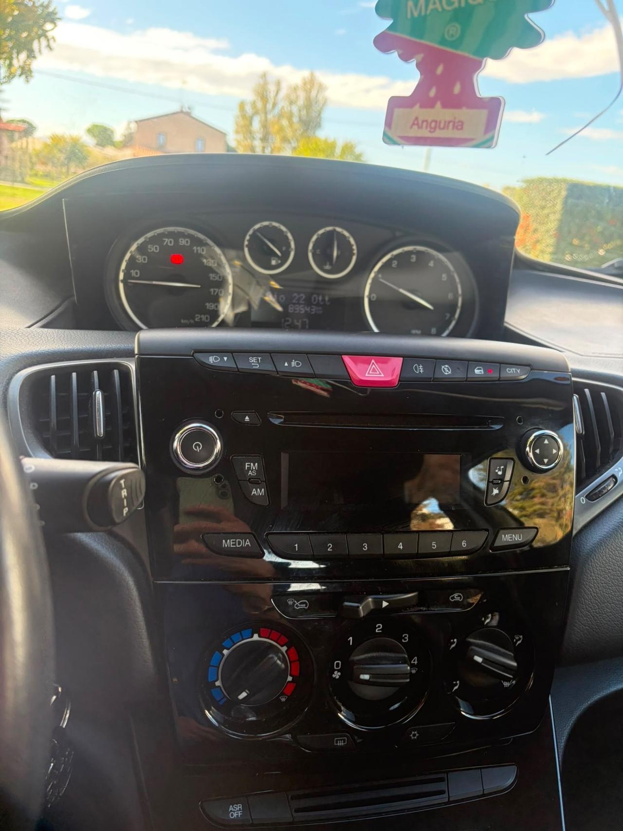 Lancia Ypsilon 1.2 elefantino