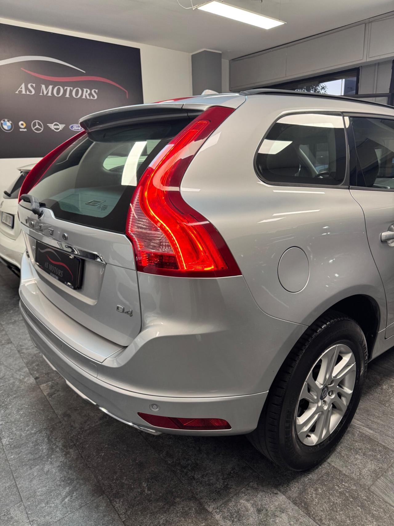 Volvo XC60 D4 R-design Momentum