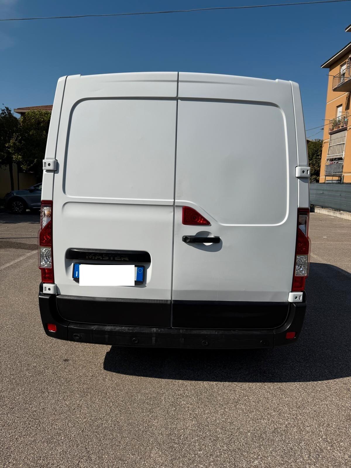 Renault Master T35 2.3 dCi/135 - 12 MESI DI GARANZIA -