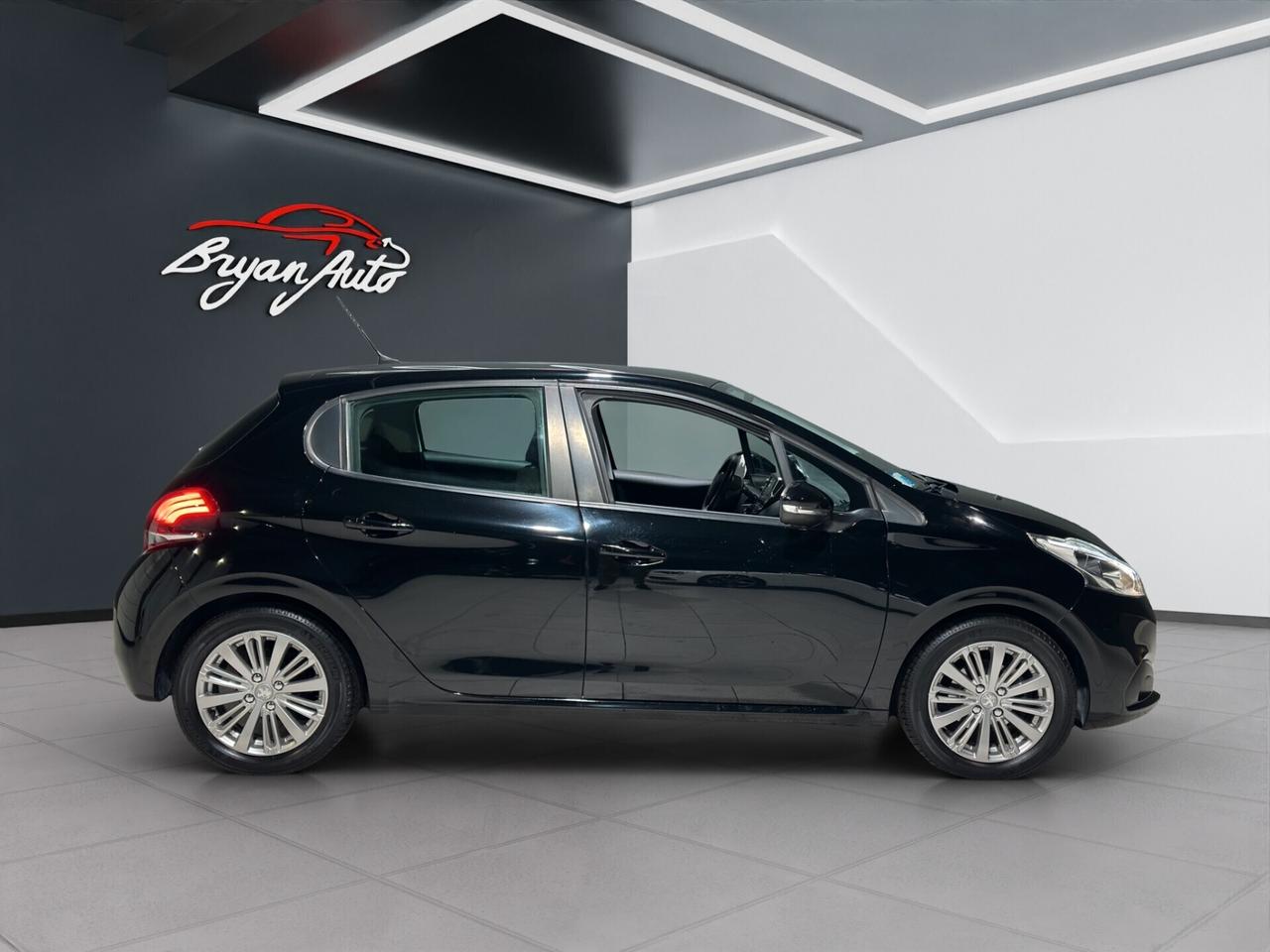 Peugeot 208 PureTech 82 5p. GPL Allure