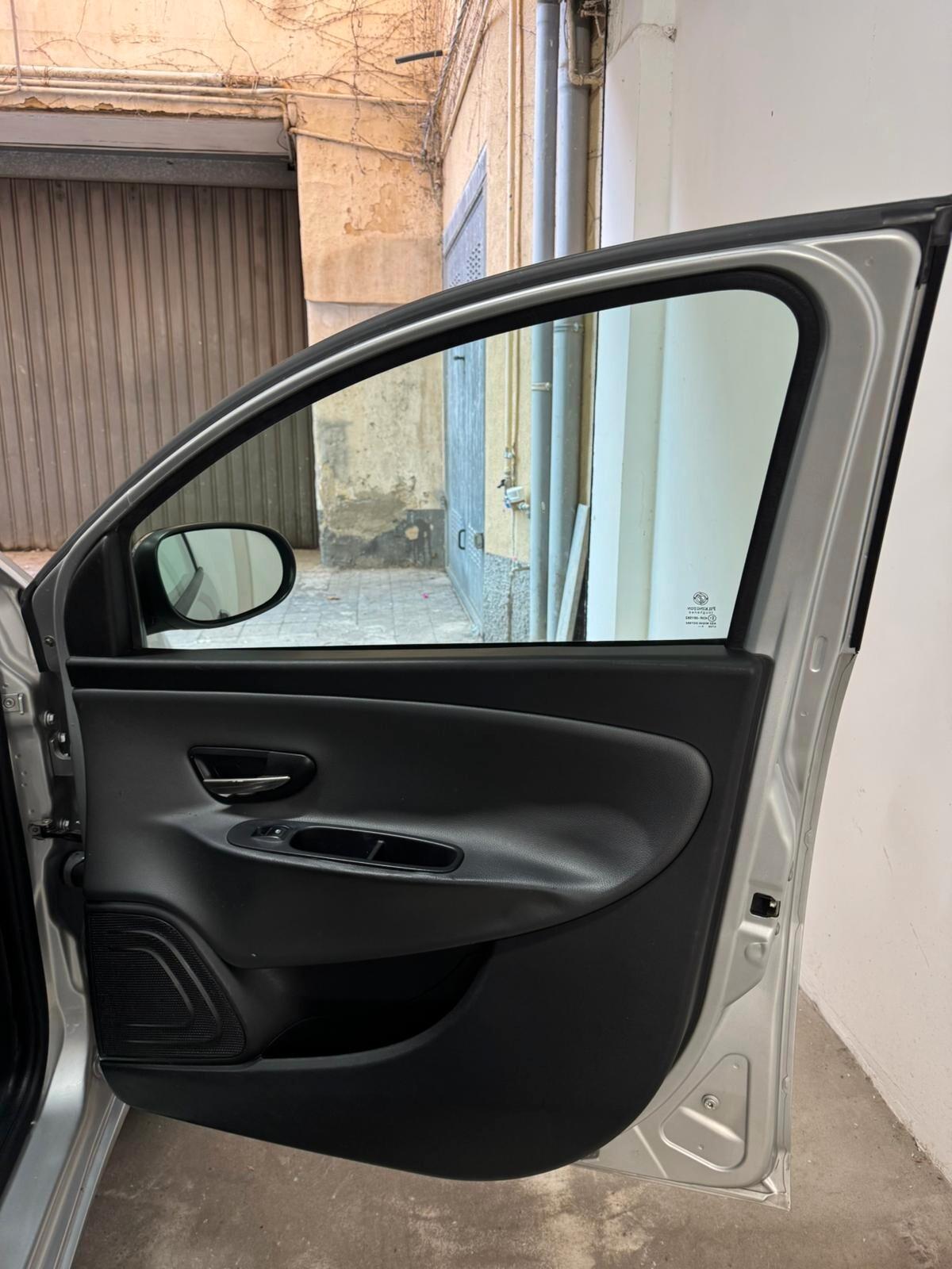 Lancia Ypsilon 1.3 MJT 16V 95 CV 5 porte S&S Gold