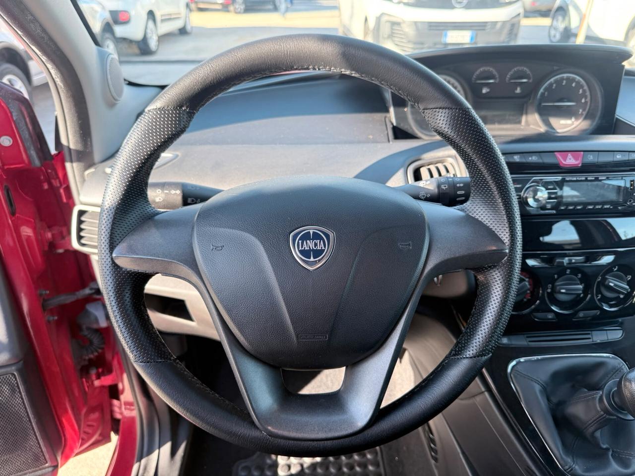 Lancia Ypsilon 1.2 69 CV 5 porte Silver