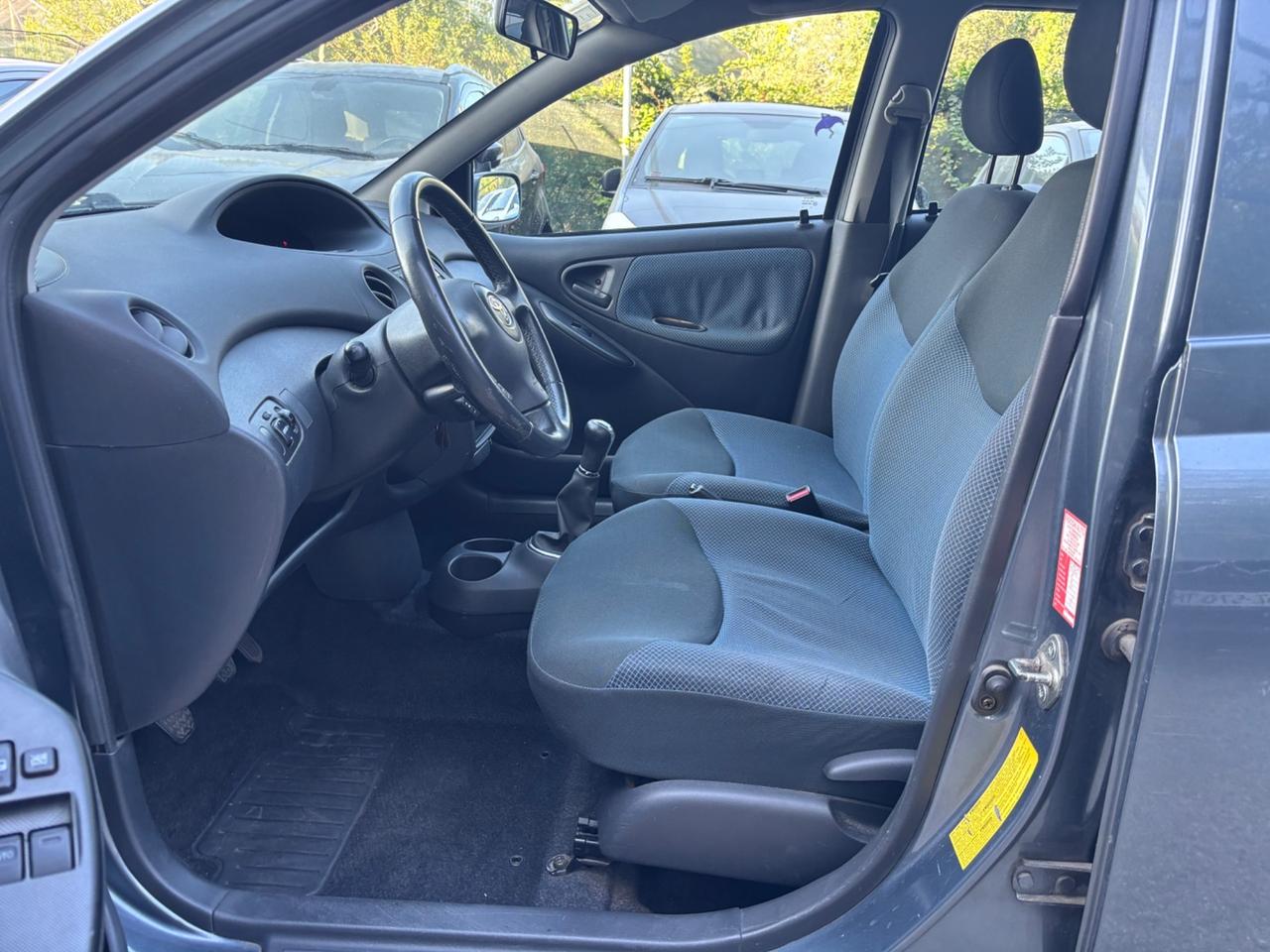 Toyota Yaris 1.0i 5 porte Sol OK NEOPATENTATI