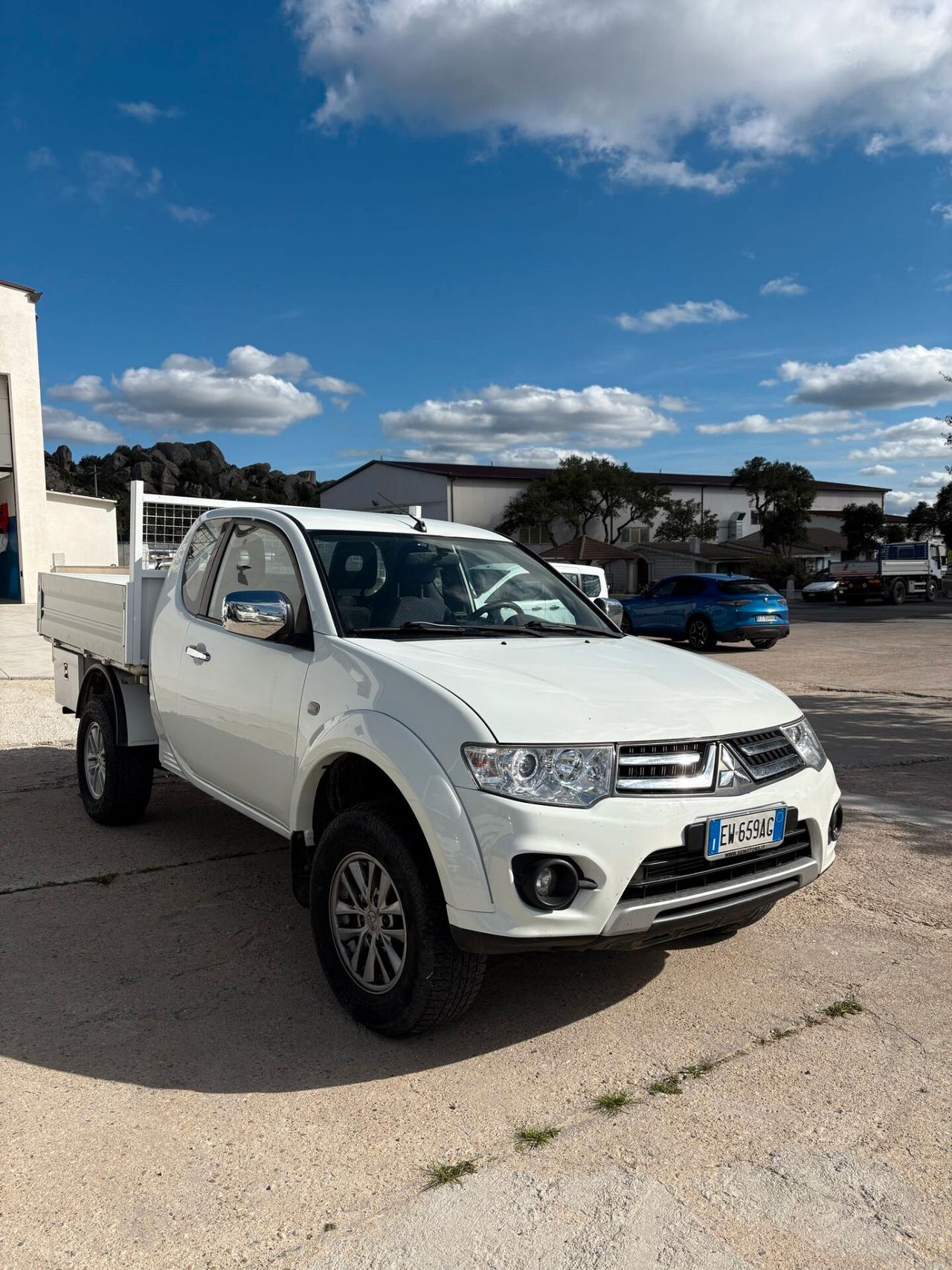Mitsubishi L200 2.5 DI-D/178CV Club Cab Invite DPF