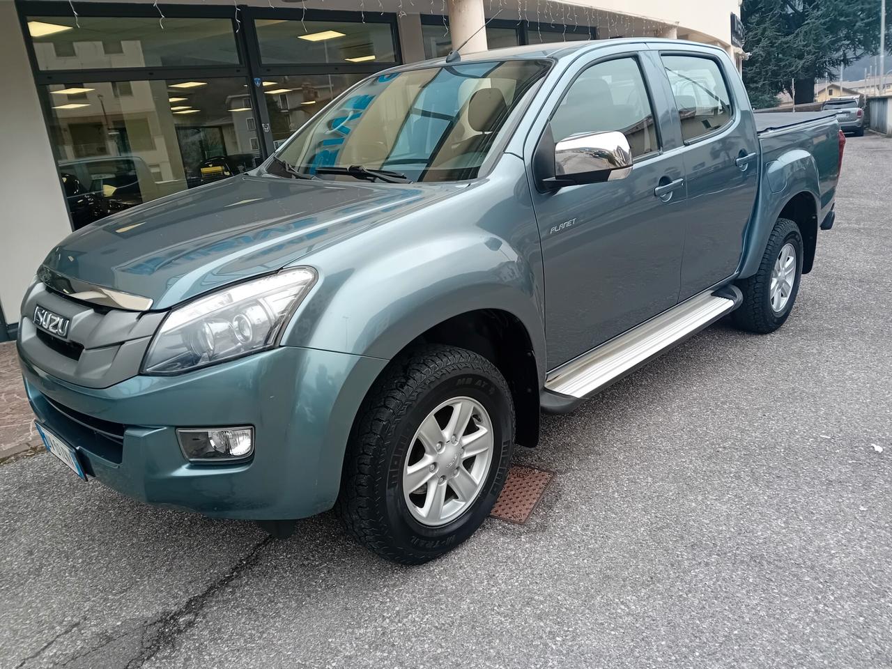 Isuzu D-Max 2.5 Crew Cab Solar 4WD