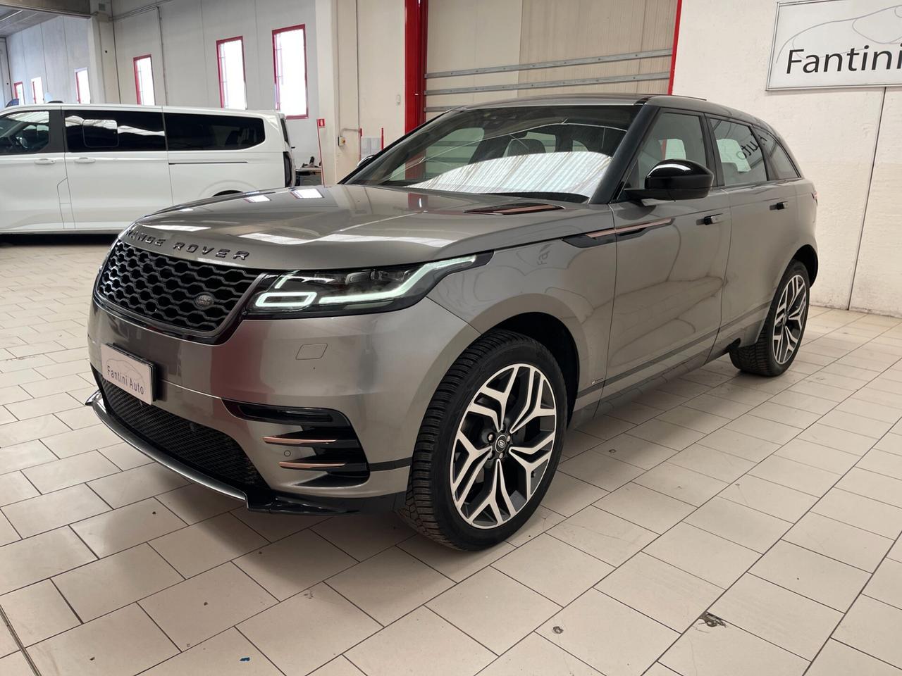 Land Rover Range Rover Velar R-Dynamic 2.0d 240cv c.auto-SOLO PER COMMERCIANTI-LEGGI SOTTO