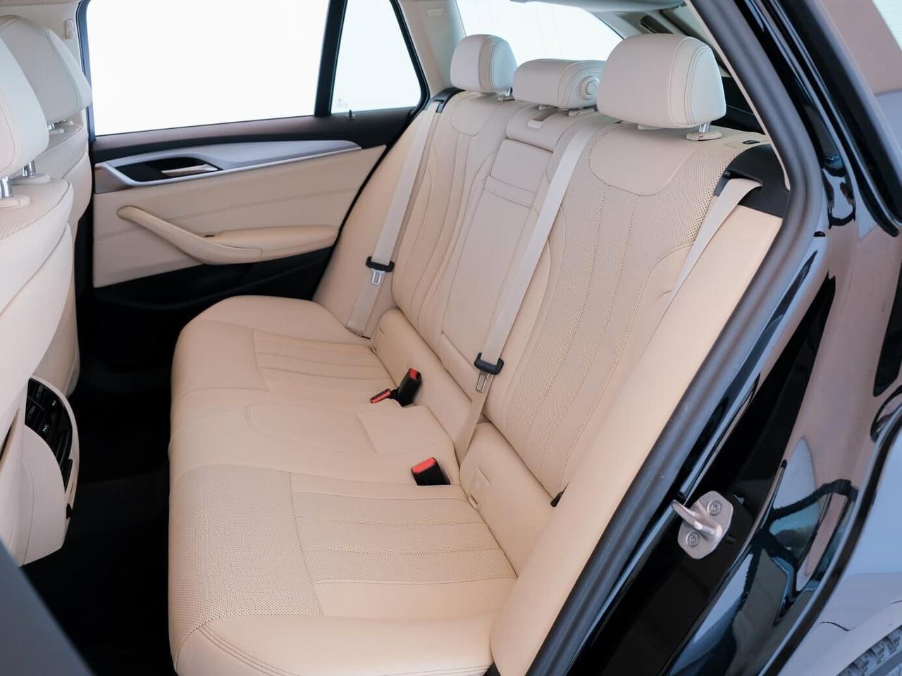 BMW 518d Touring mhev 48V auto