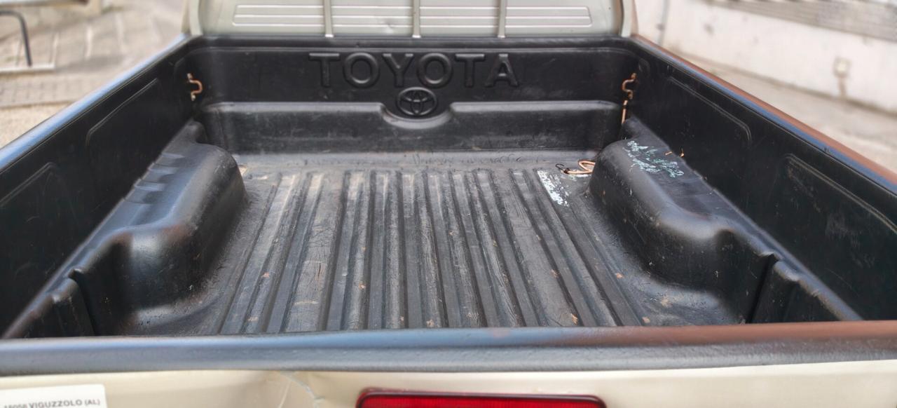 Toyota Hilux 2.5 D-4D 4WD Extra Cab PICK UP