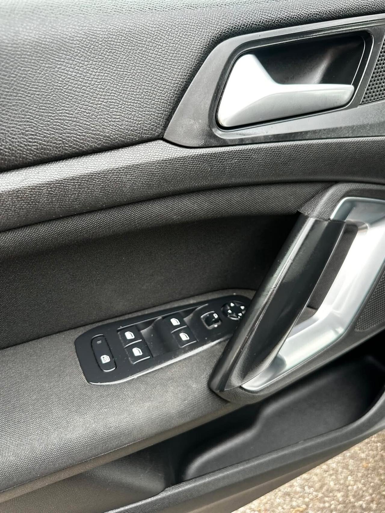 Peugeot 308 BlueHDi 100 S&S Business