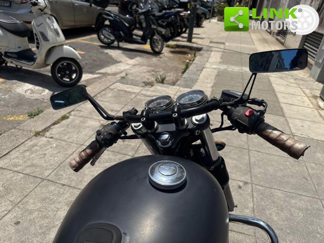 TRIUMPH Bonneville T100 black