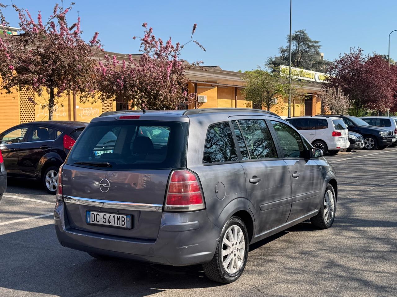 Opel Zafira 1.8 16V VVT Club
