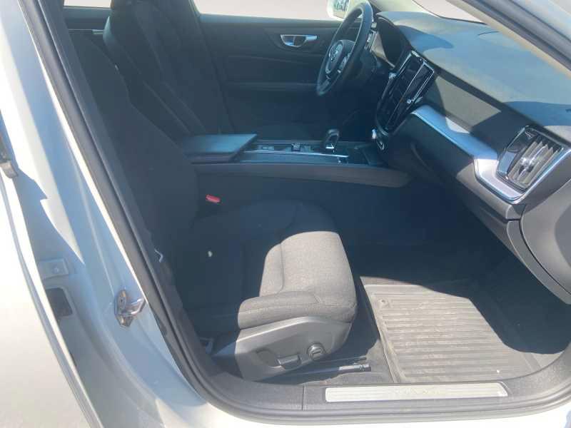 VOLVO V60 2.0 b4 Momentum Business AuTo