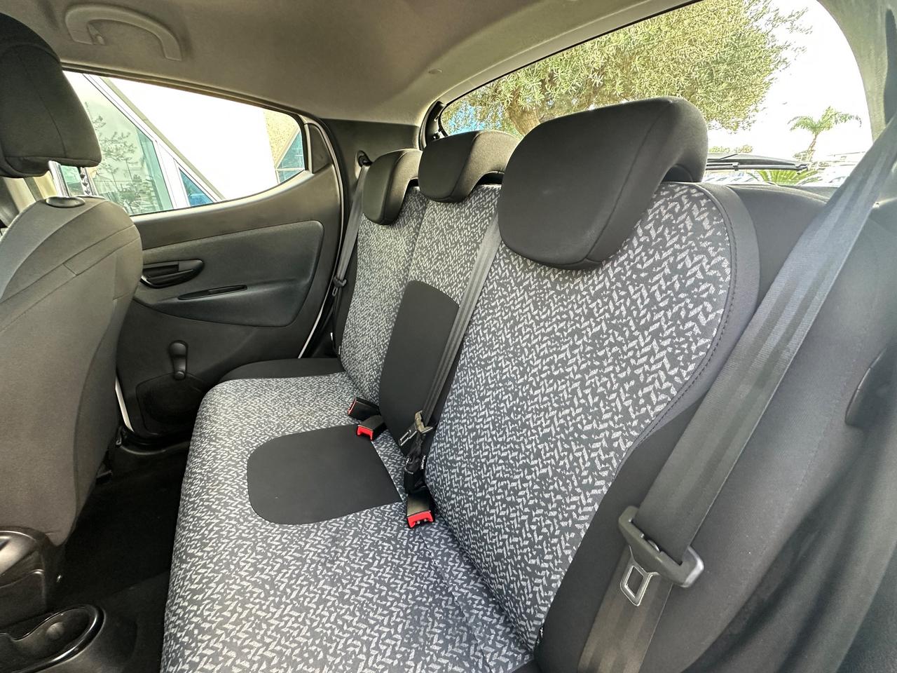 Lancia Ypsilon 1.0 hybrid possibilità noleggio no scoring