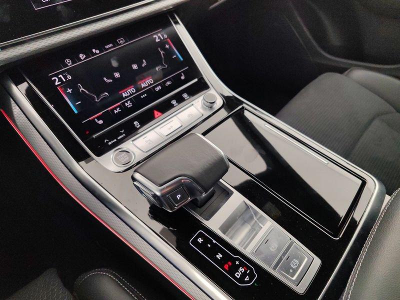 Audi Q8 50 TDI 210kW quattro tip. S Line Edition