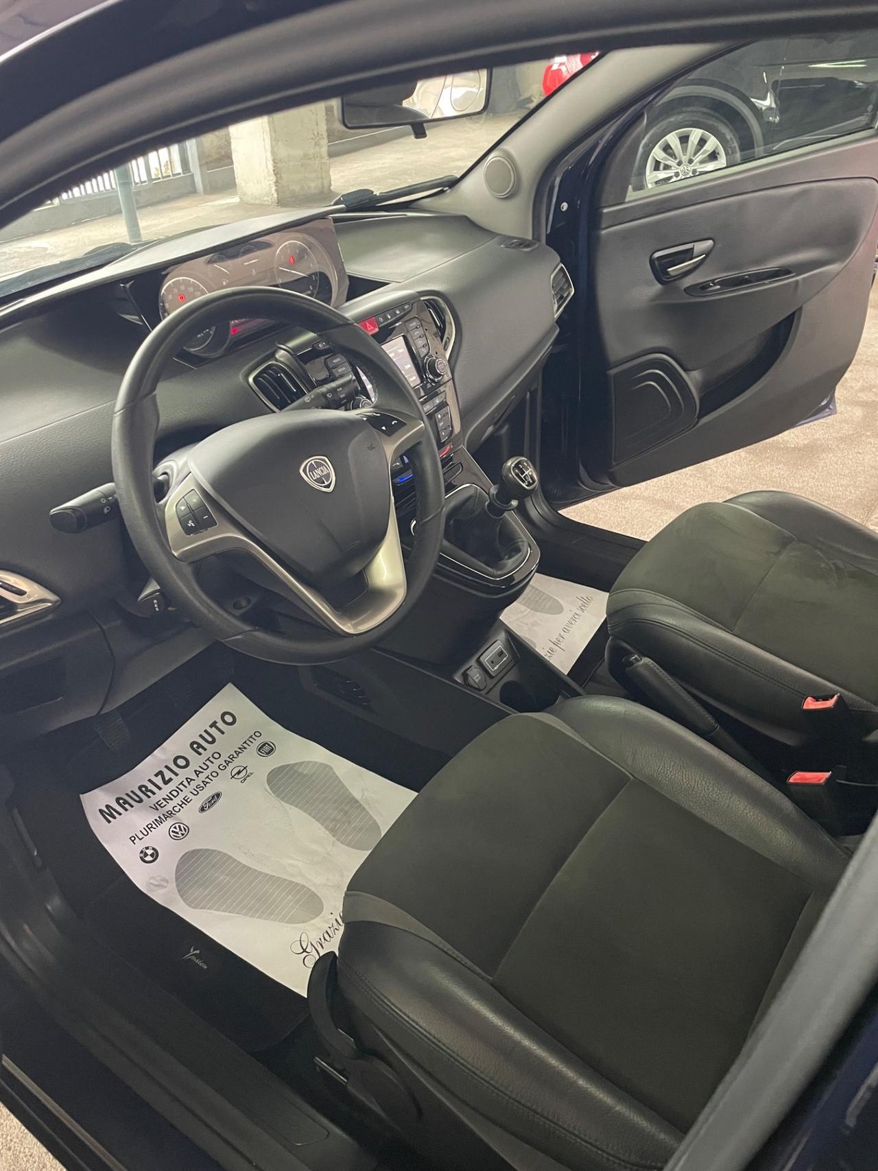 Lancia Ypsilon 1.2 69 CV 5 porte GPL Ecochic Unyca tetto nav sensori pelle