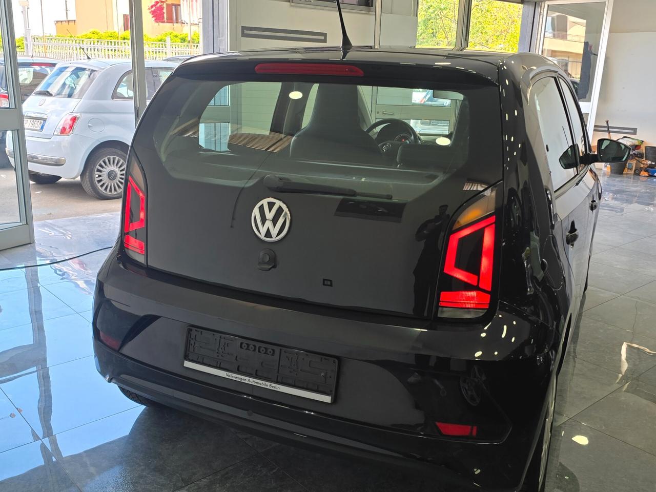 Volkswagen up! 1.0 5p. Automatica