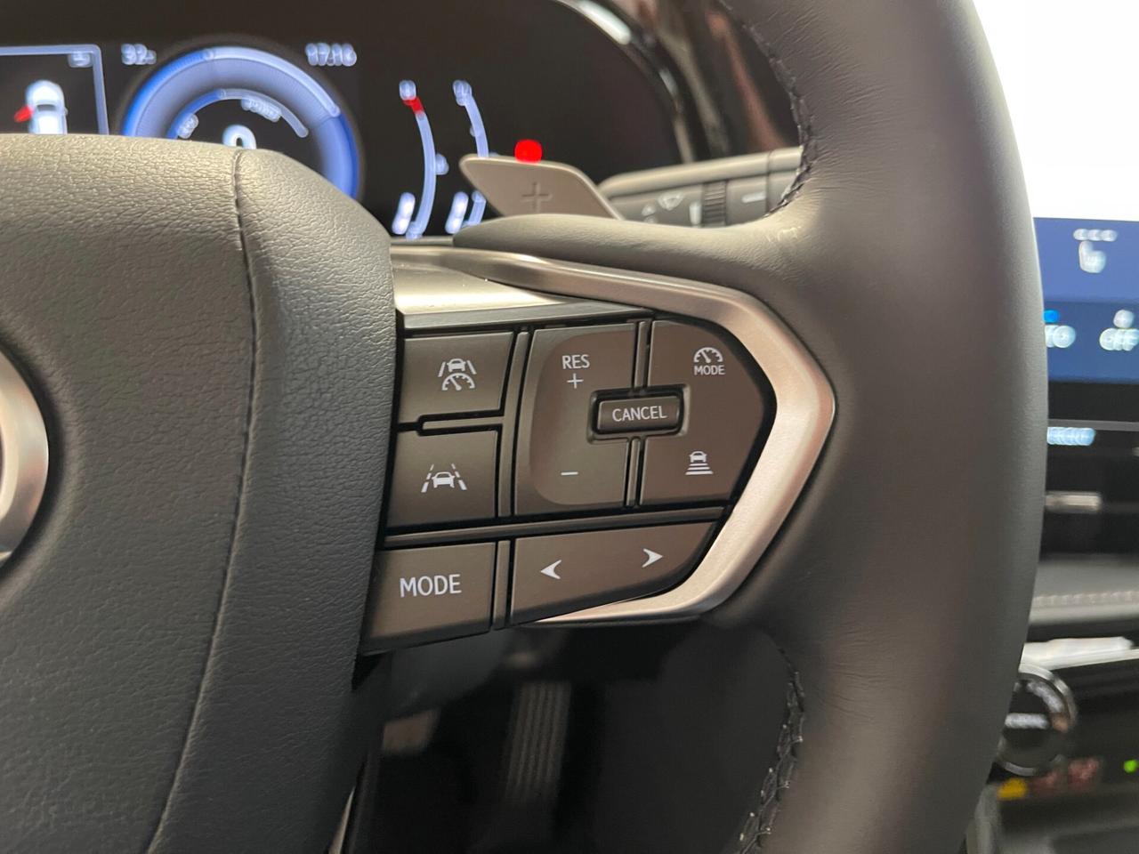 Lexus NX 350h Premium + 2.5 Hybrid 4wd 200cv e-cvt-LEGGI SOTTO