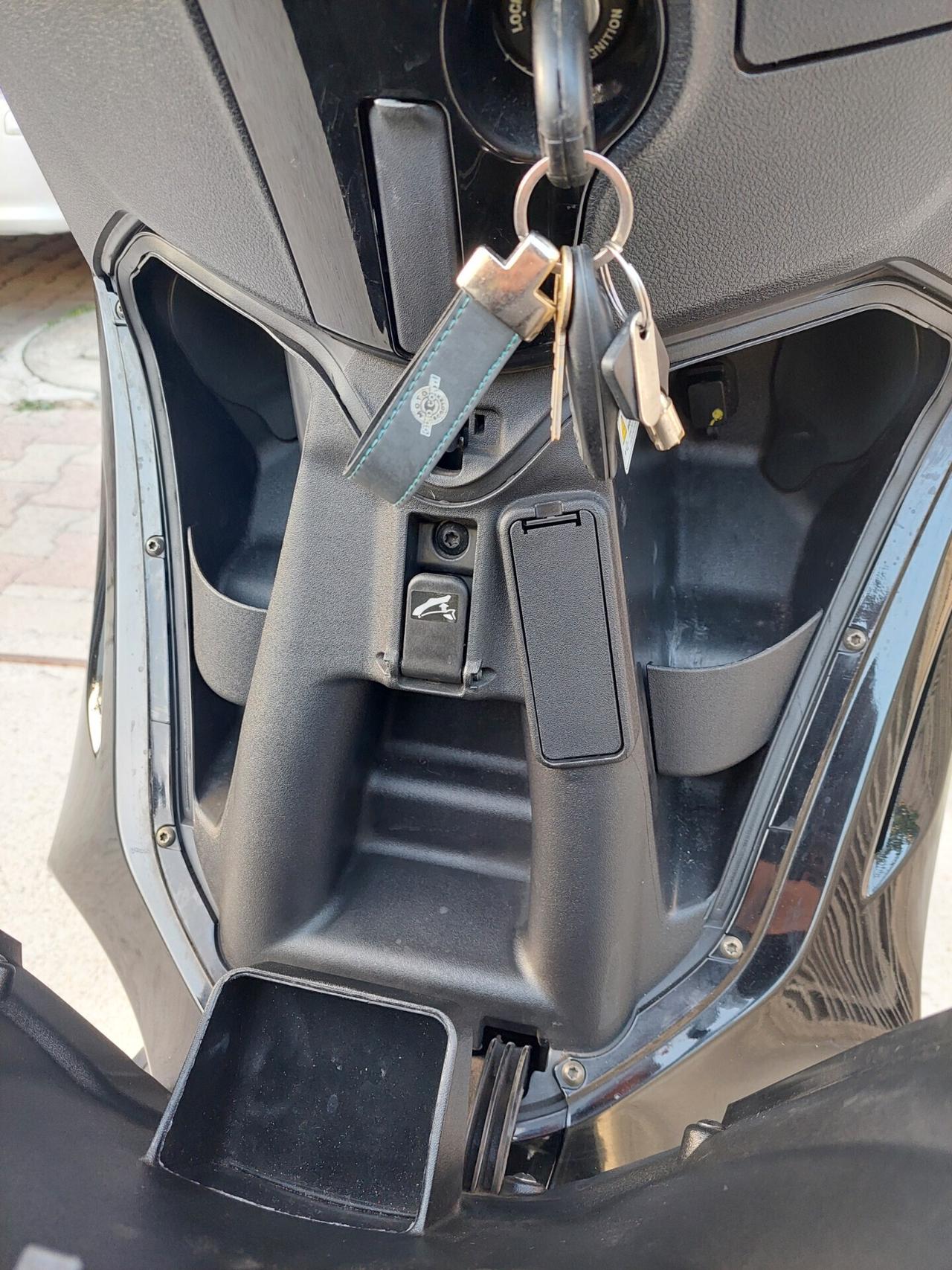 BEVERLY 350 MODELLO POLICE ABS SRS GOMME NUOVISSIME