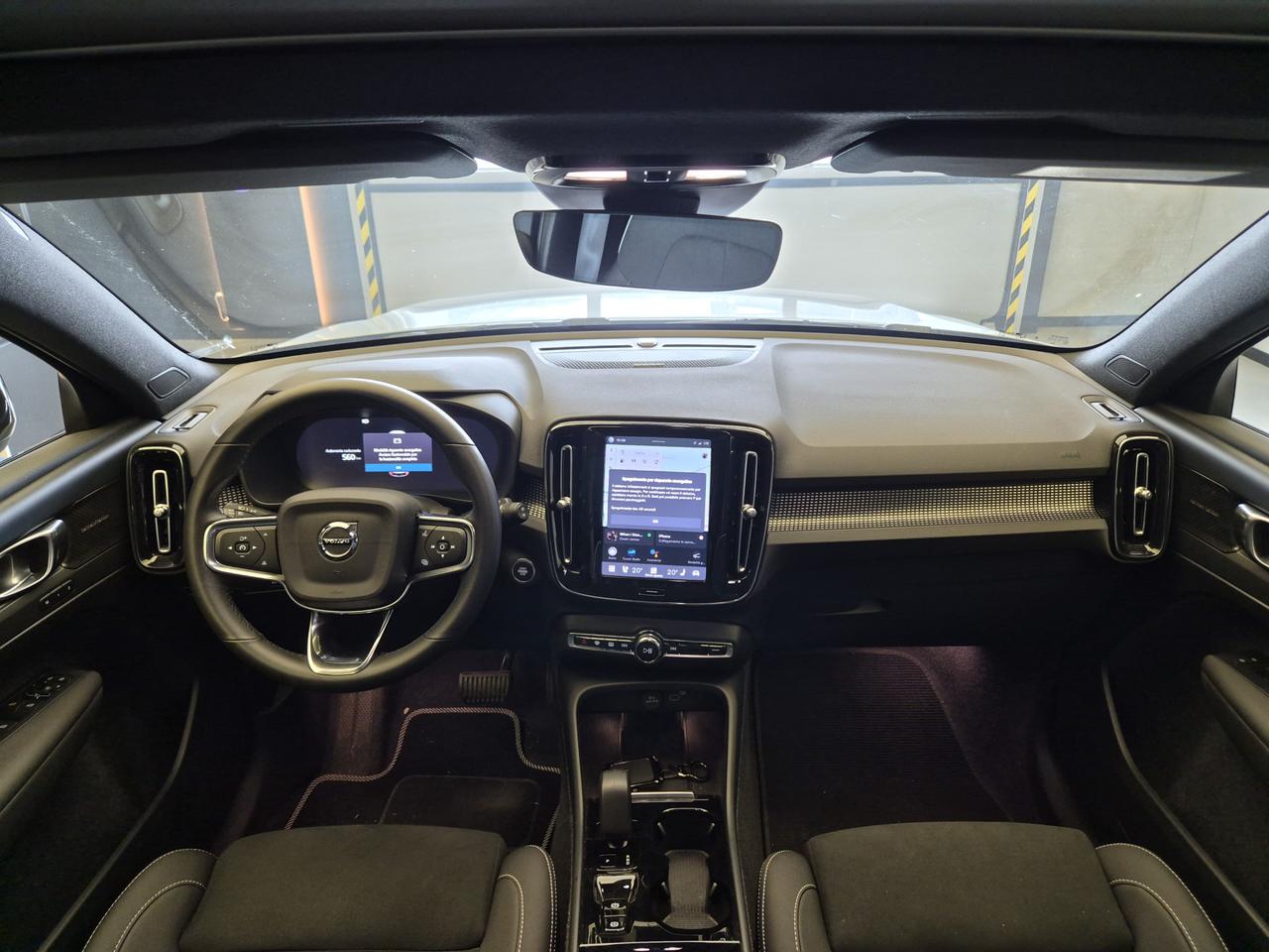 VOLVO XC40 - XC40 2.0 b3 Ultimate Dark auto