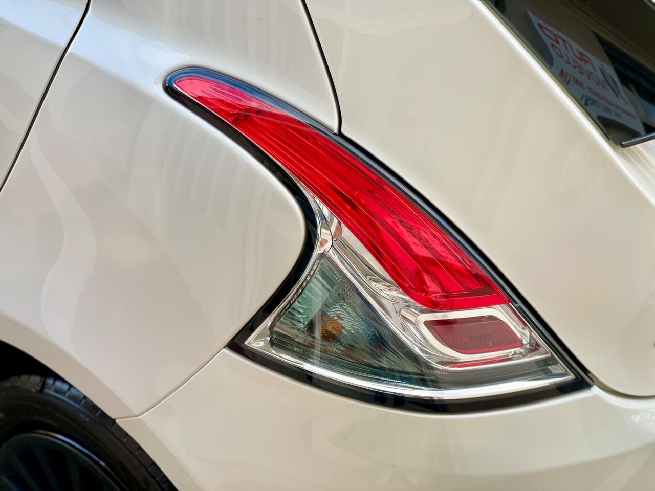 Lancia Ypsilon 1.0 FireFly 5 porte Hybrid Ecochic Silver 2022