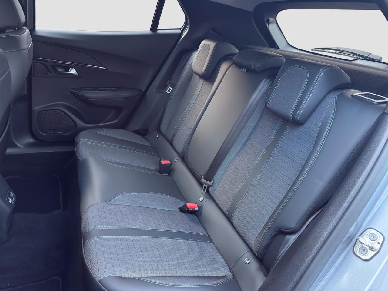 Peugeot 2008 PureTech 130 S&S Allure Pack