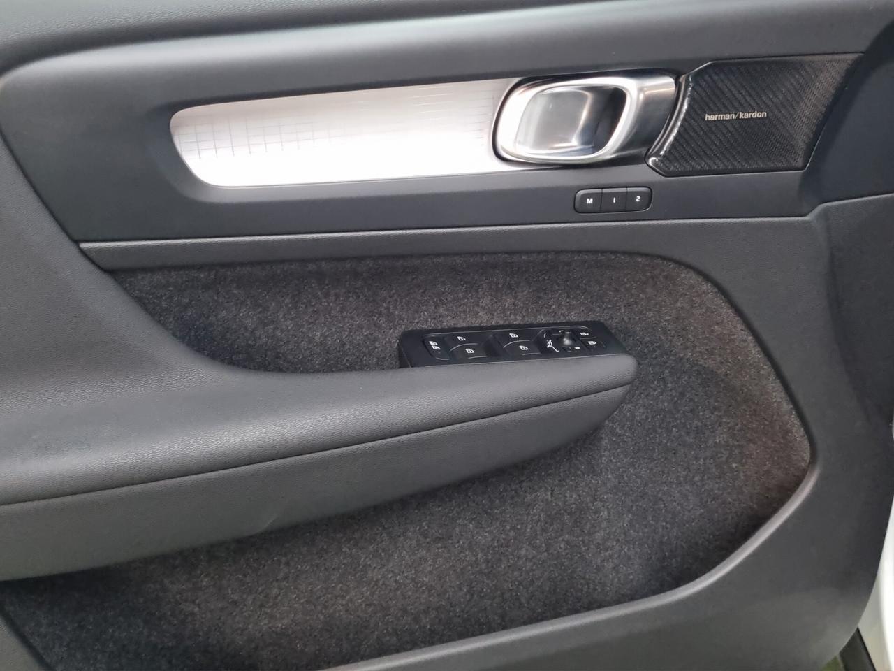 Volvo XC40 B3 automatico Plus Dark