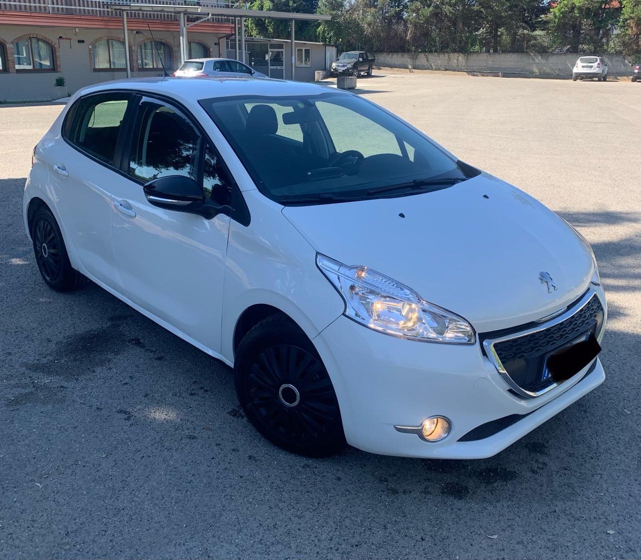 Peugeot 208 1.4 HDi 68 CV 5p Allure 120000KM