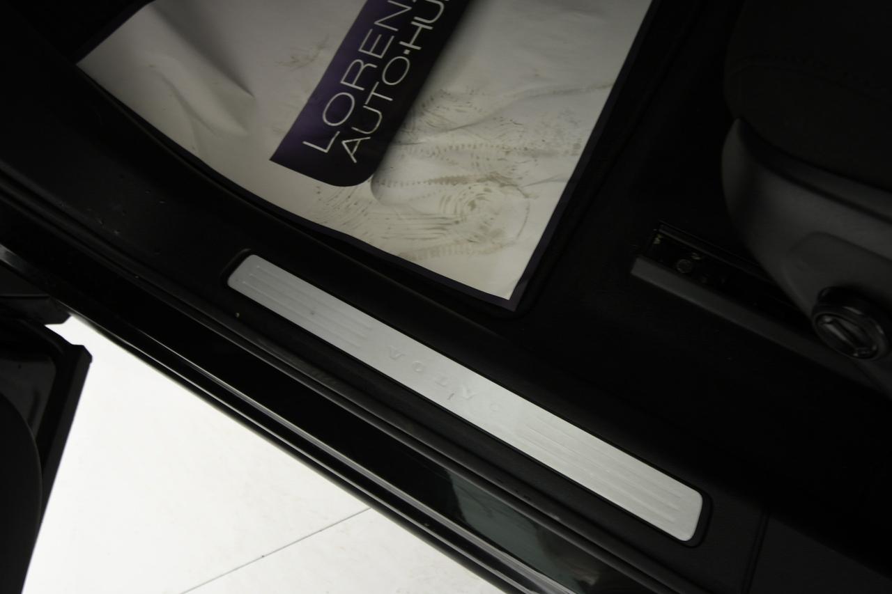 VOLVO XC60 2.0 b4 Momentum Pro awd auto CAMERA+C18"