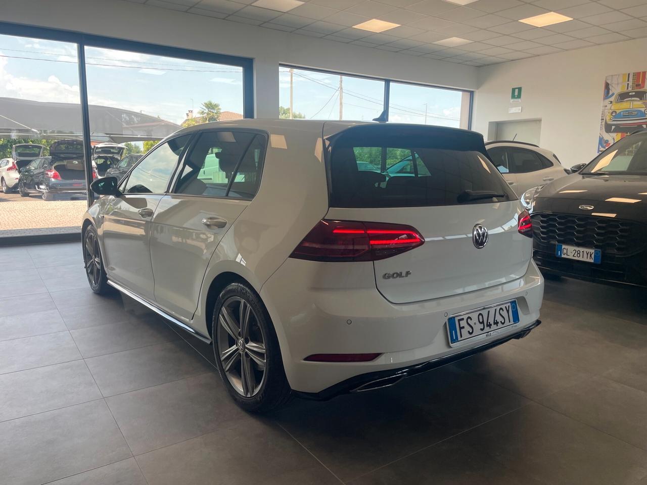 Volkswagen Golf 1.5 TSI 5p. R-Line