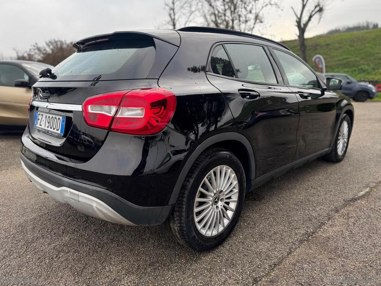 MERCEDES-BENZ GLA 180 Executive