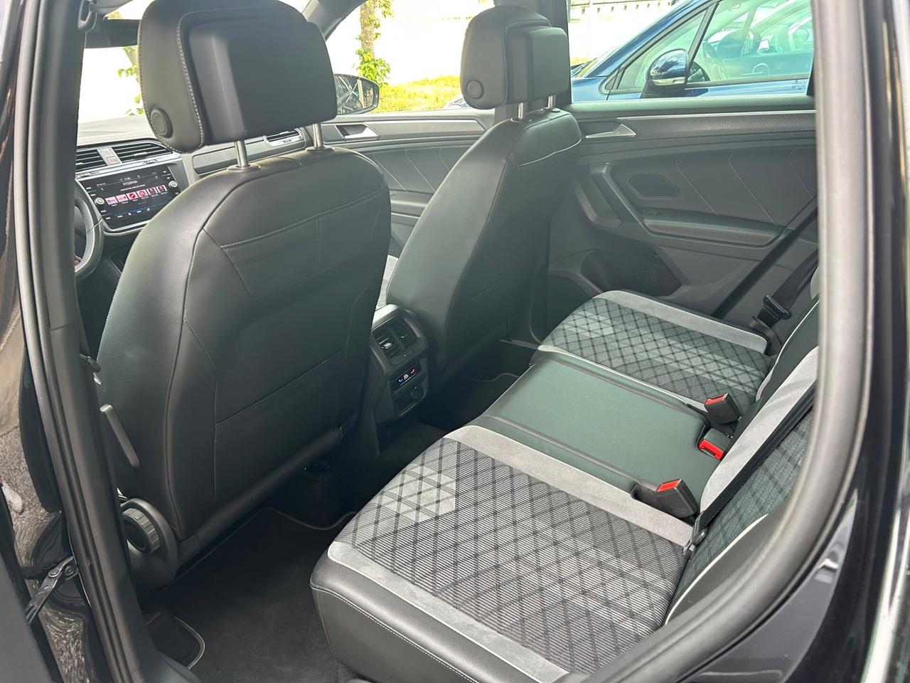Volkswagen Tiguan 2.0 TDI 200 CV SCR DSG 4MOTION R-Line
