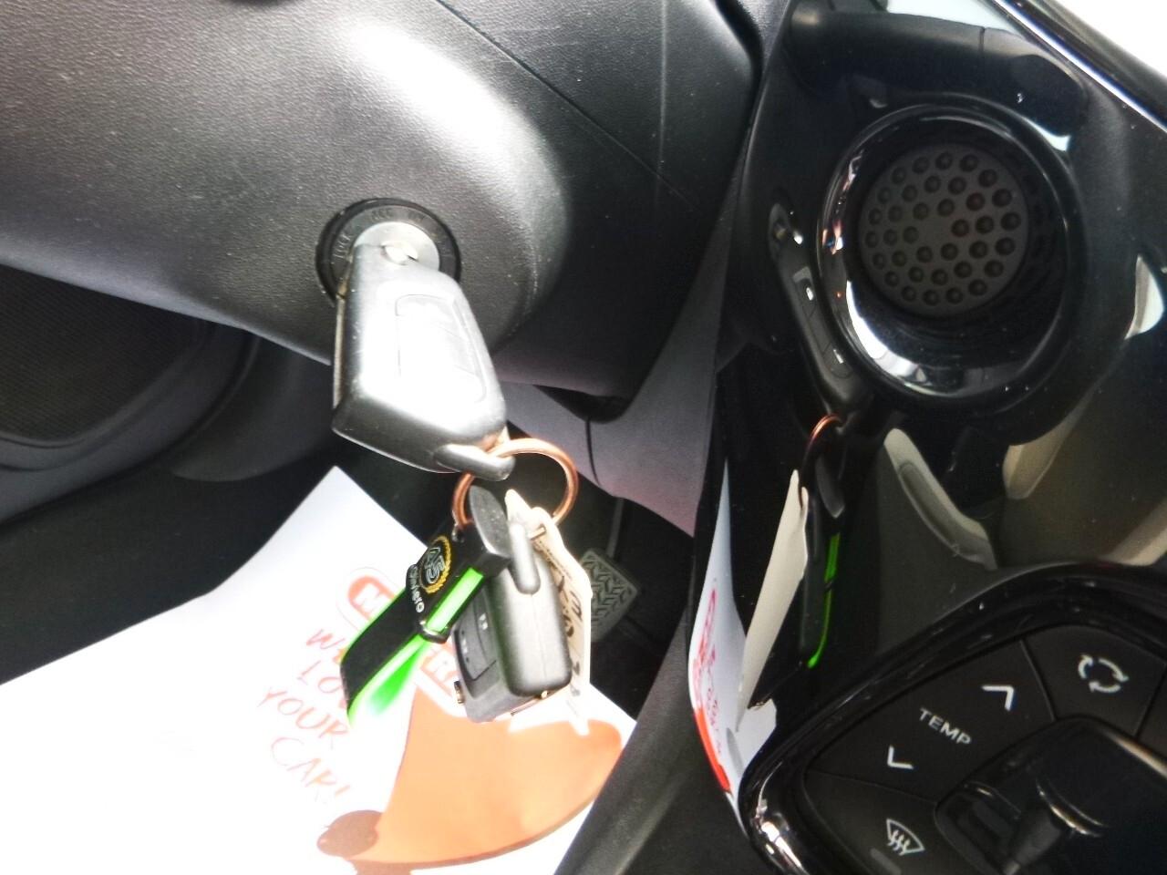 Toyota Aygo 1.0 VVT-i 69 CV 5 porte x-play MMT NEOPATENTATI