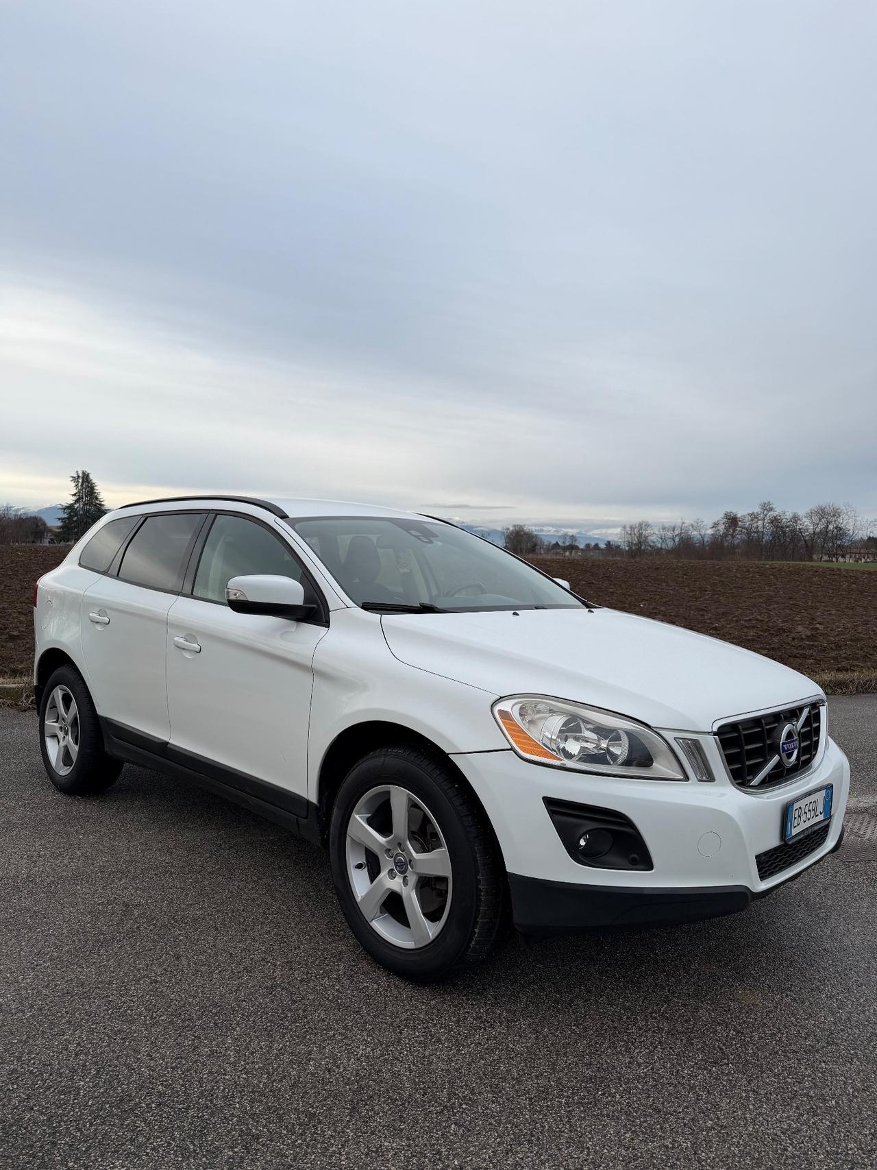 Volvo XC 60 XC60 D3 AWD Geartronic R-design