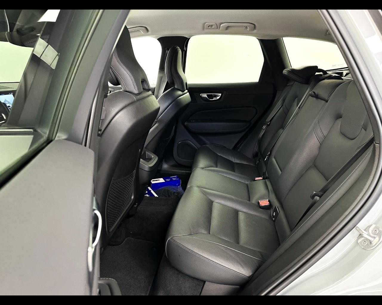 VOLVO XC60 B4 automatico Plus Dark