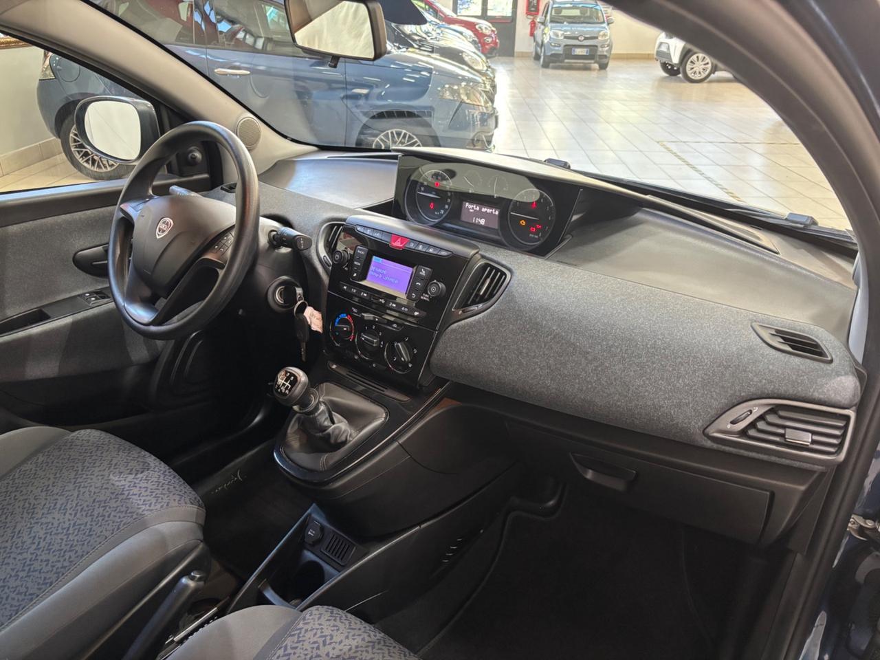 Lancia Ypsilon 1.0 FireFly 5 porte S&S Hybrid Ecochic Silver