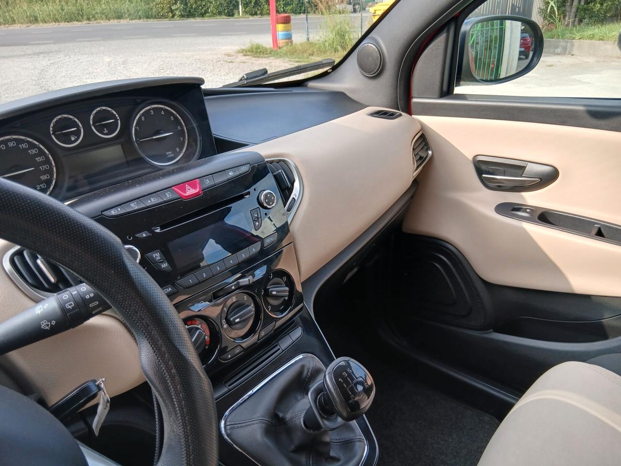 Lancia Ypsilon 1.2 69 CV 5 porte GPL Ecochic Platinum