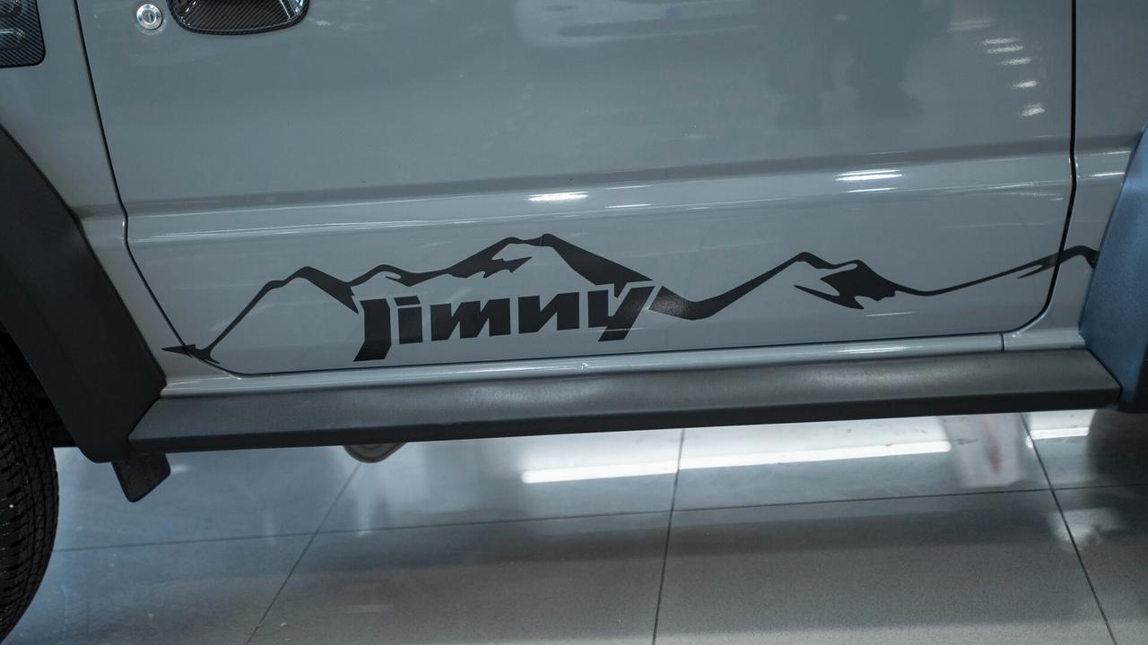 Suzuki Jimny 1.5 TOP 4WD ALLGRIP 4 POSTI AUTOVETTURA LED NAVI FULL OPTIONAL