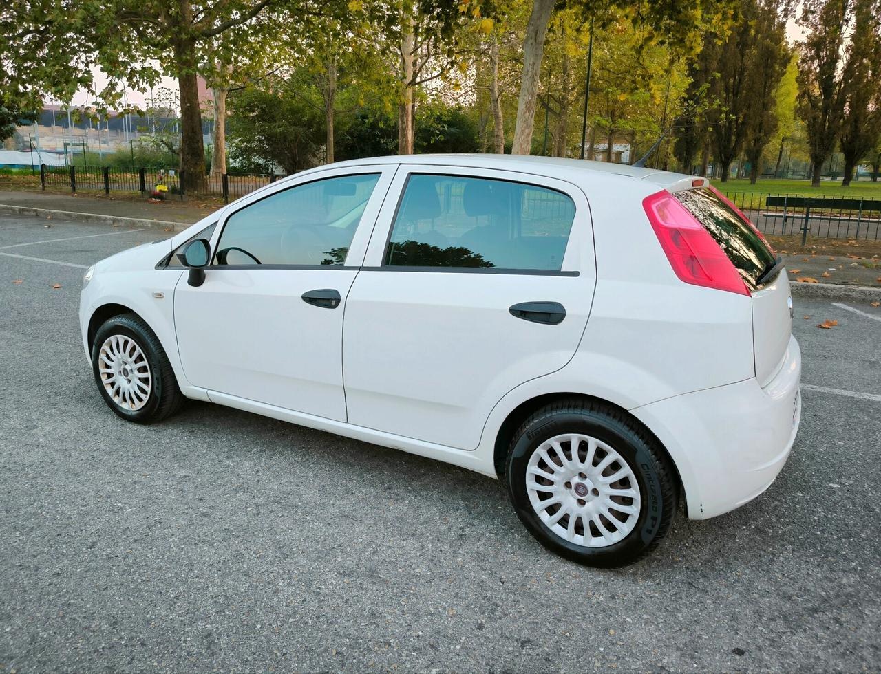Fiat Grande Punto 1.3 MJT 75 CV 5 porte LEGGERE BENE