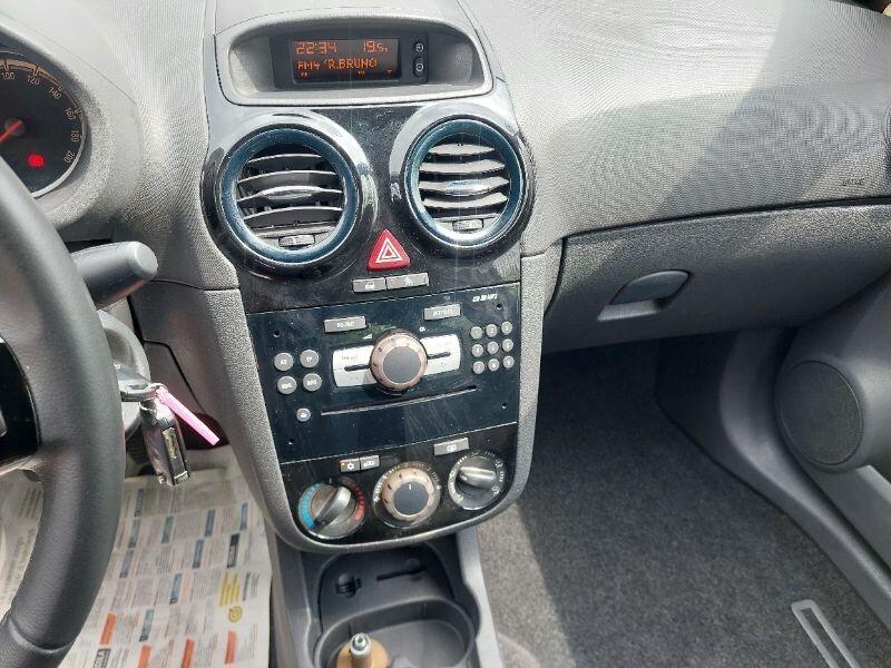 Opel Corsa 1.2 80CV 3 porte GPL-TECH Edition gomme nuove e frizione