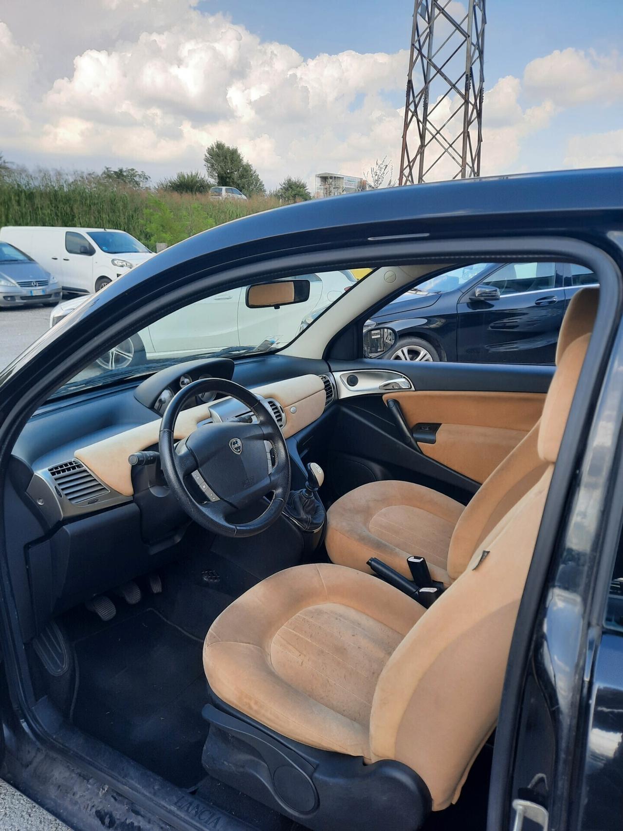 Lancia Ypsilon 1.2 Platino OK NEOPATENTATI