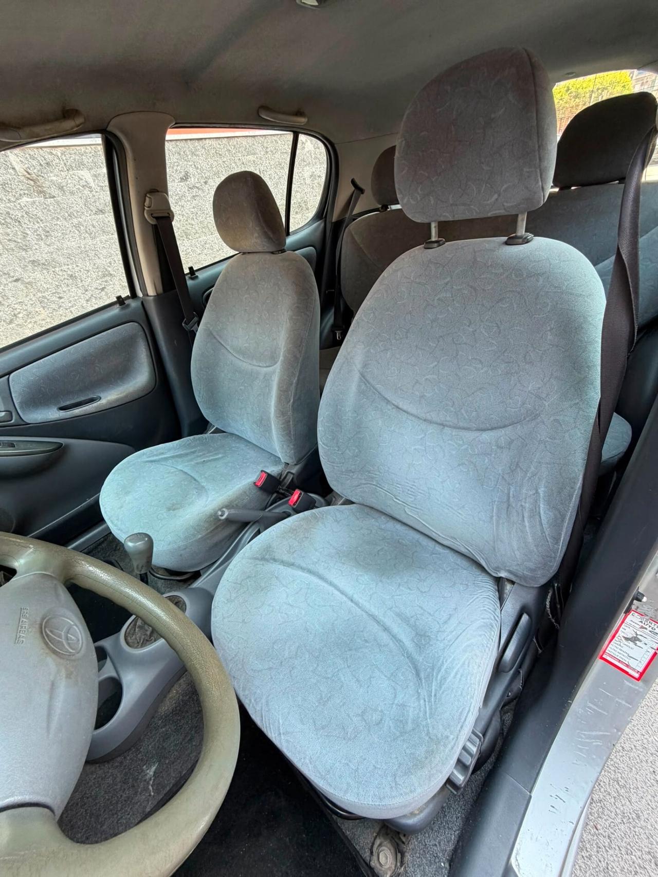 Toyota Yaris 1.0i 16V cat 5 porte Sol