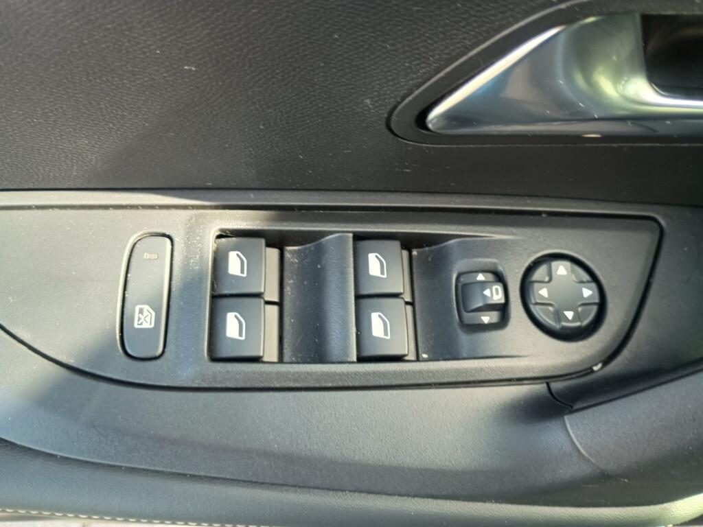 Peugeot 2008 1.2 100cv Allure