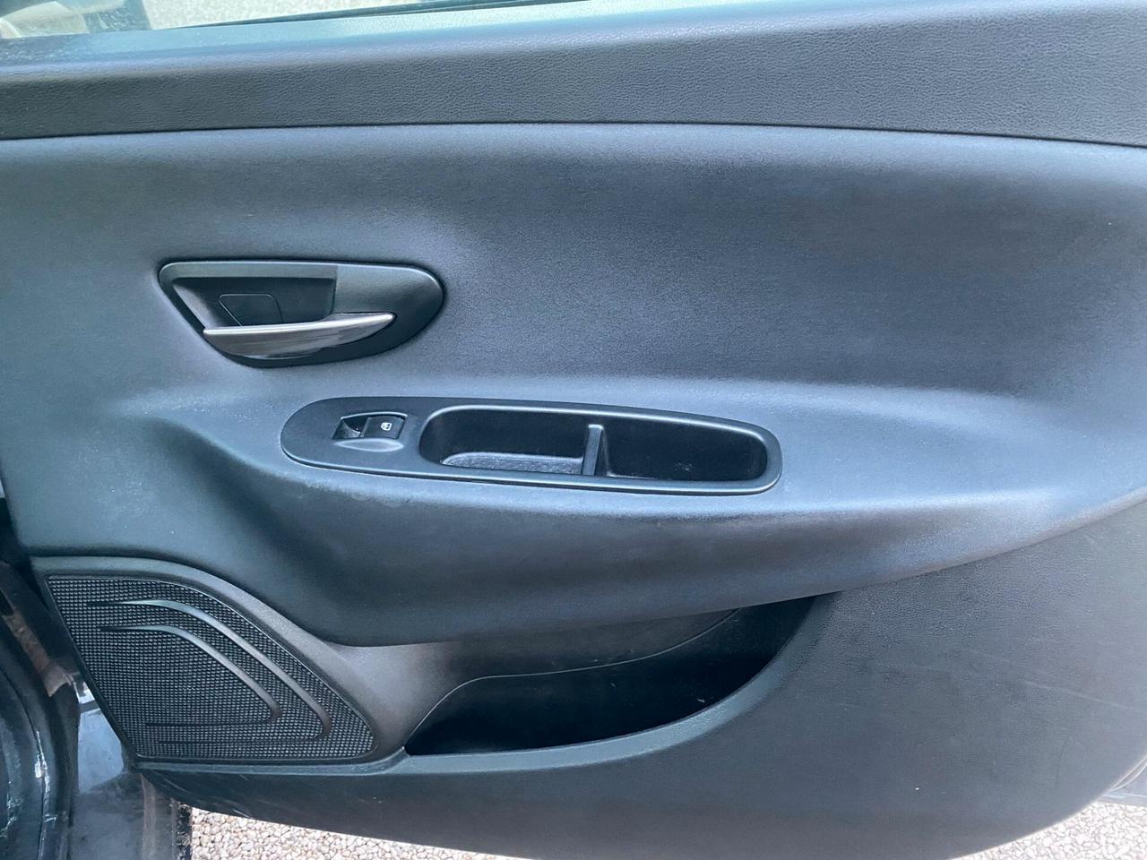 Lancia Ypsilon 1.2 69 CV 5 porte Platinum