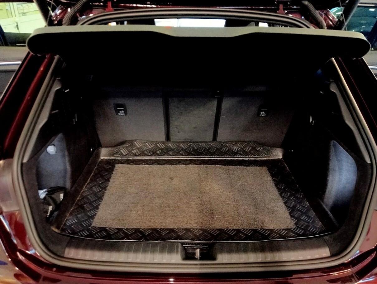 Audi A3 2.0 TDI SLINE EXCLUSIVE IDENTITY BLACK 19" MATRIX